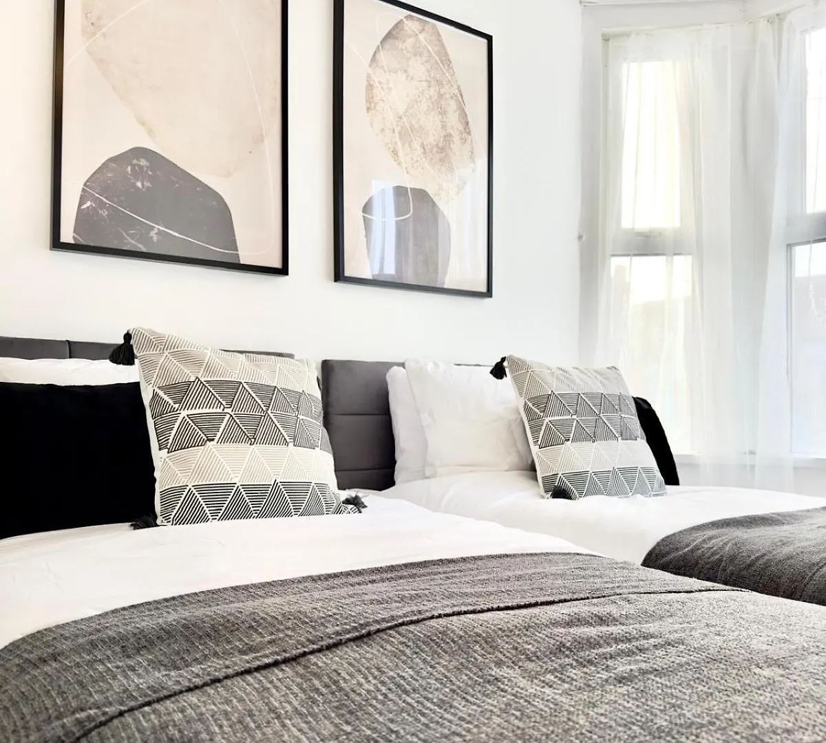 Apartment Serviced 4 Bed 2 Bath Manor Park House London