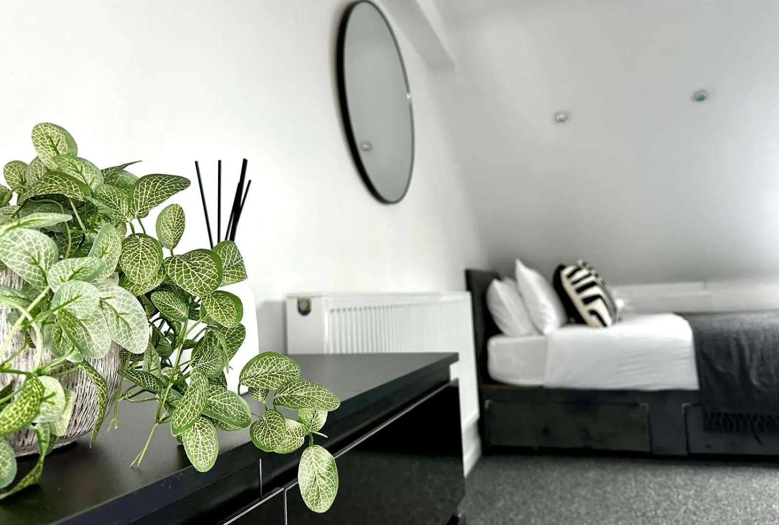 Serviced 4 Bed 2 Bath Manor Park House London Apartment