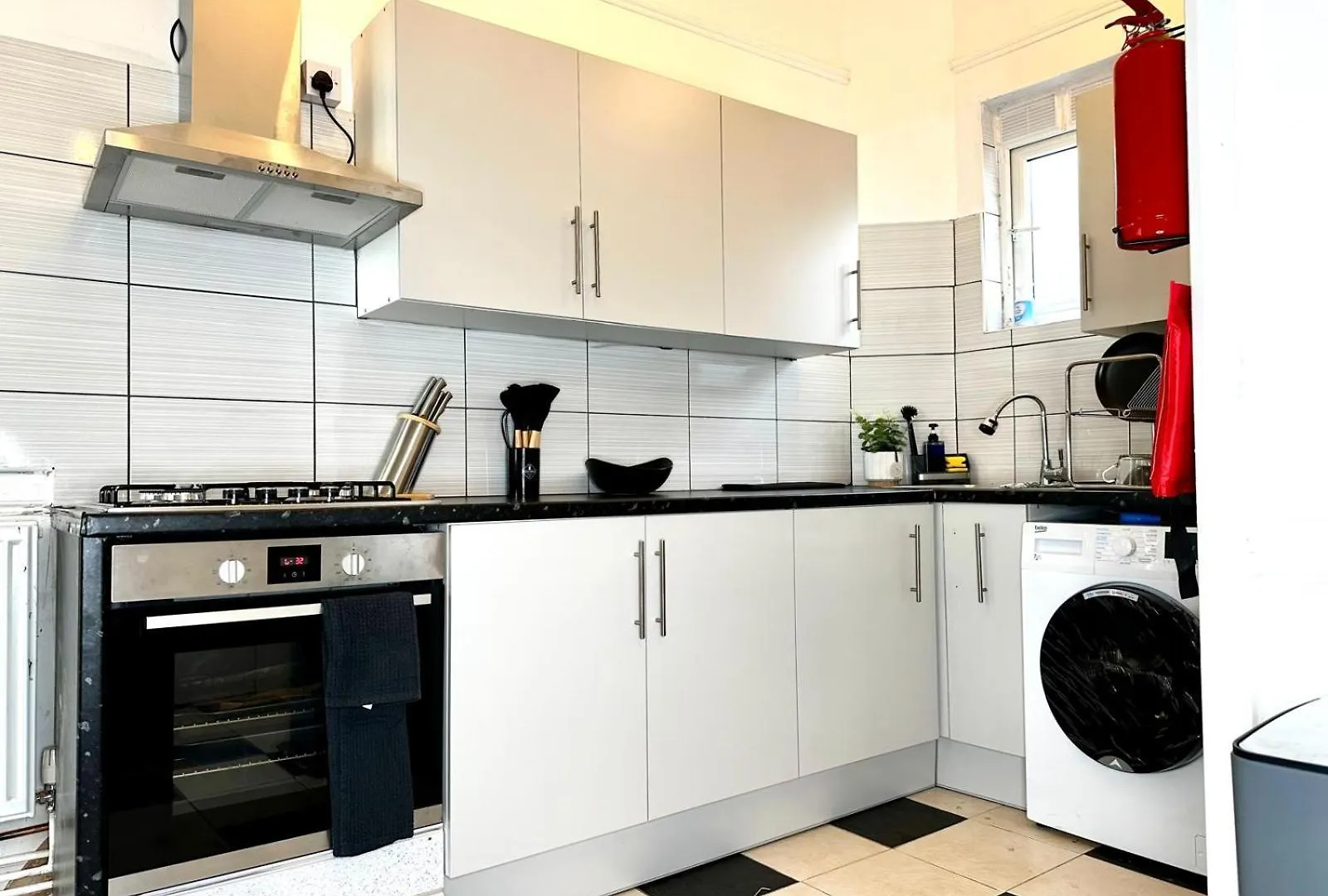Serviced 4 Bed 2 Bath Manor Park House London 0*,  United Kingdom