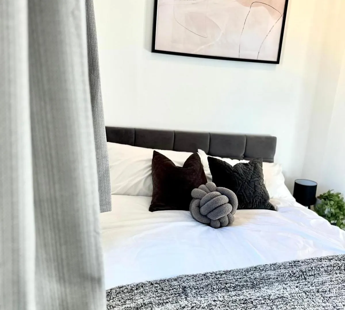 Serviced 4 Bed 2 Bath Manor Park House London Apartment