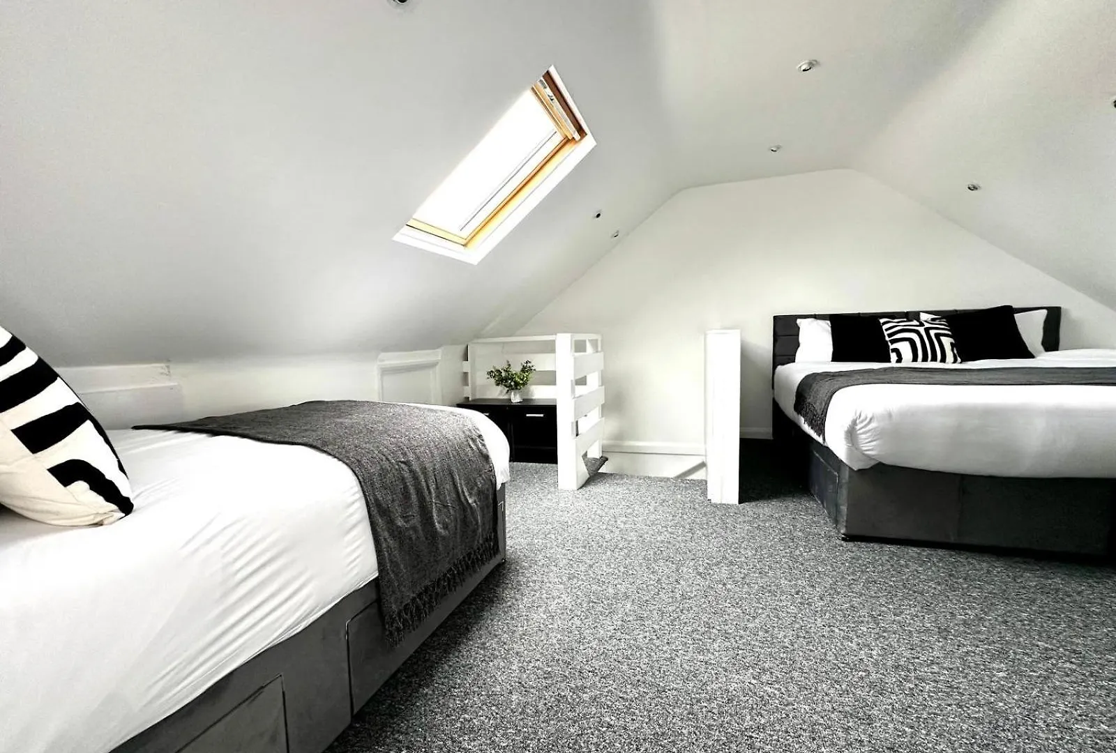 Serviced 4 Bed 2 Bath Manor Park House London 0*,